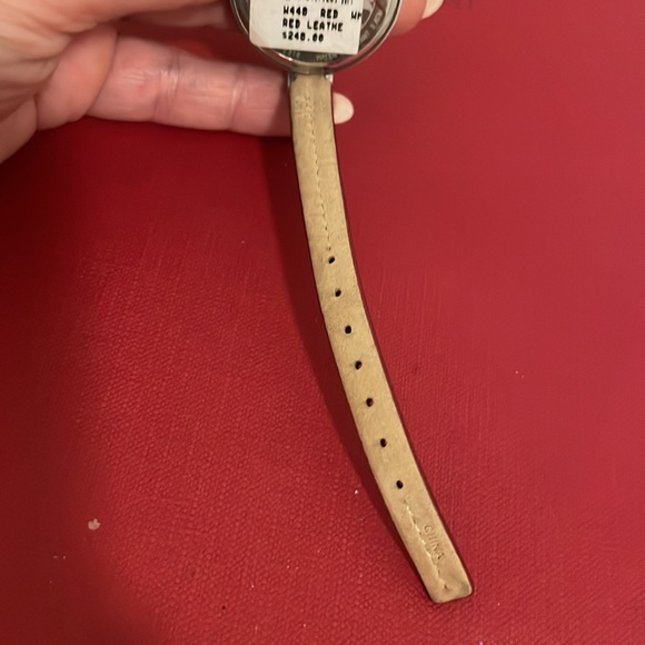 COACH CONCENTRIC RED SILVER DIAL LADIES QUARTZ WRISTWATCH - Picture 5 of 7